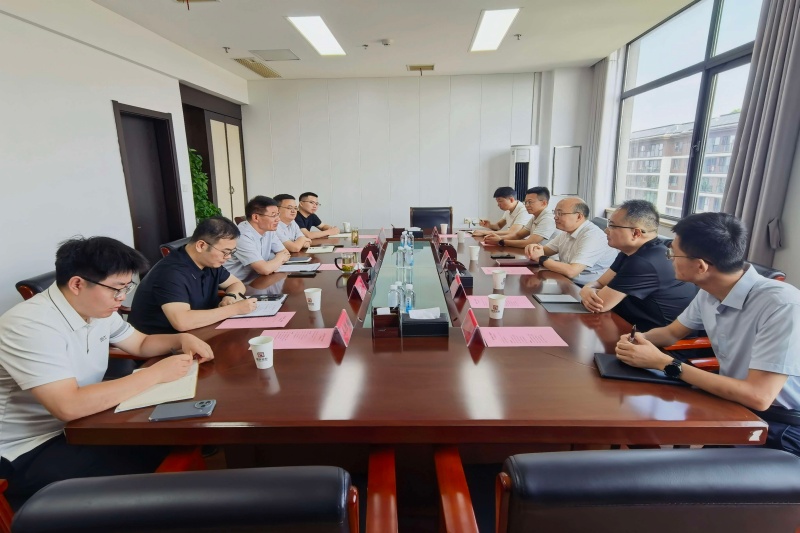 王中群与谢长兵进行工作座谈